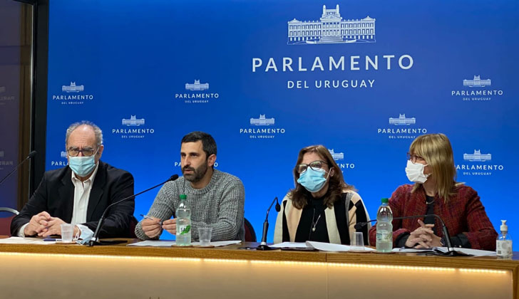 Diputados del FA: Gustavo Olmos, Daniel Caggiani, Ana Olivera y Cristina Lustemberg.