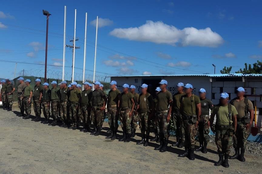 Un batallón uruguayo en el aeropuerto internacional de Cap-Haitien, en una imagen de archivo de 2017 (sus rostros fueron difuminados para preservar sus identidades). Foto: Twitter / MINUSTAH