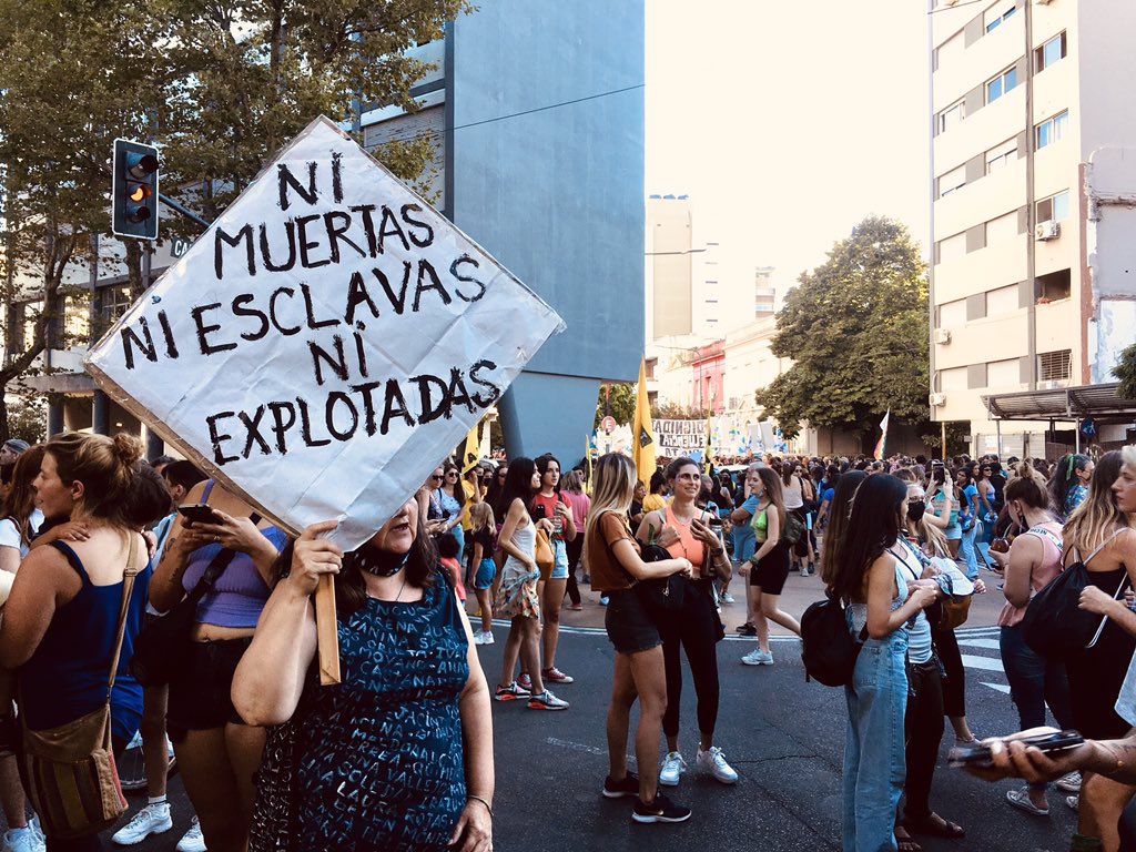 Mujeres marcharon por el 8M en Buenos Aires. Foto: Twitter / Mateo Uribe