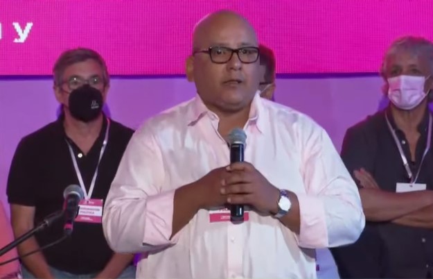 Command for the "Yes" called its militancy to celebrate in El Gaucho at 8:30 p.m. José Olivera, leader of Fenapes, spoke at the event.