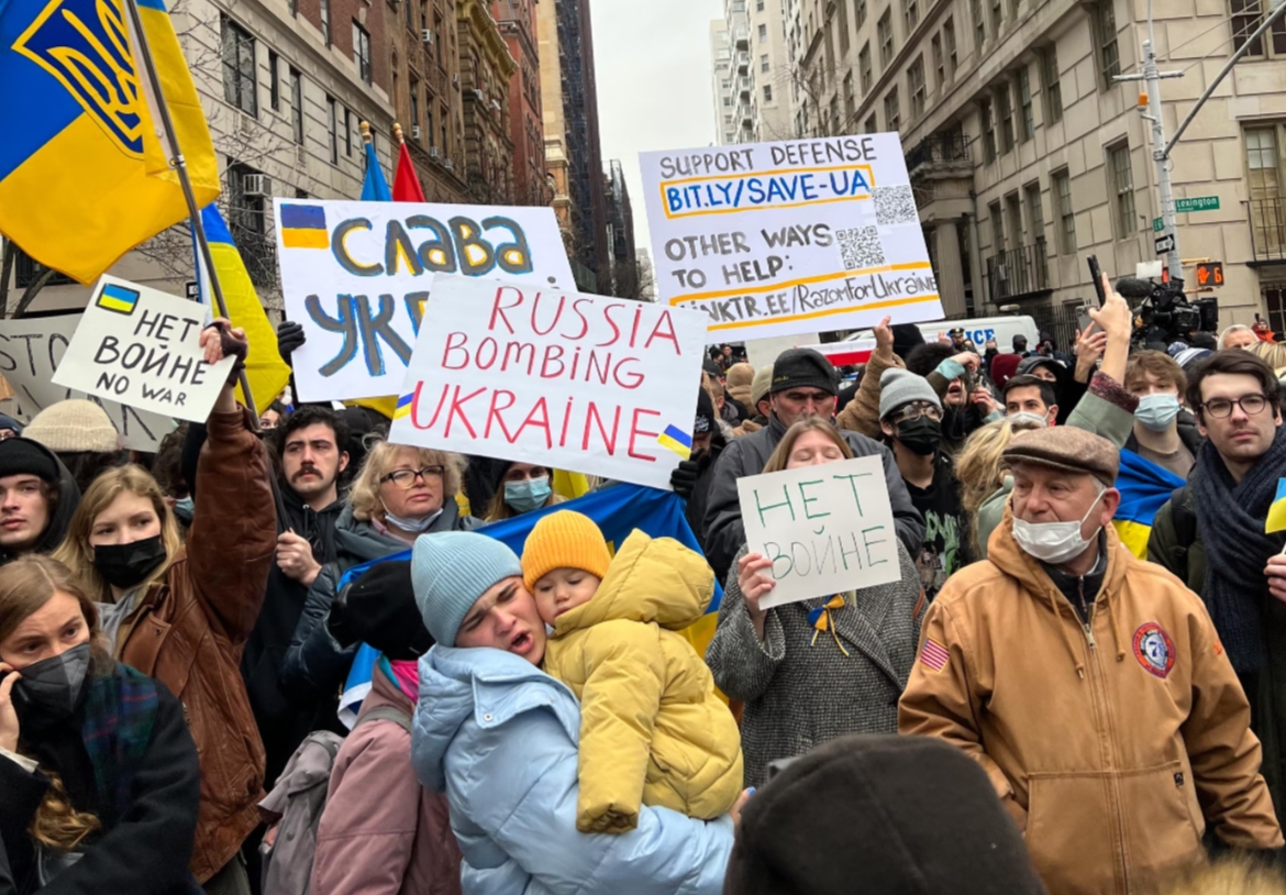 Protesta en Nueva York contra el ataque de Rusia a Ucrania, realizada a finales de febrero. Foto: UNsplash / Roman Shavnya