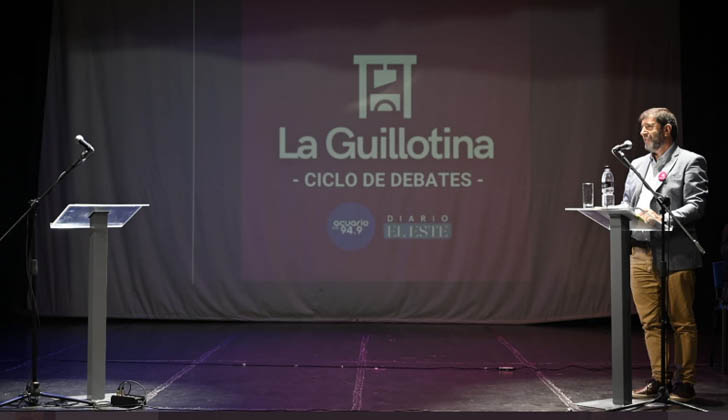 Fernando Pereira en el debate que nunca fue. Foto: Twitter.