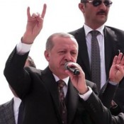 Broad Front criticized the government for receiving the Turkish foreign minister on the anniversary of the Armenian Genocide
