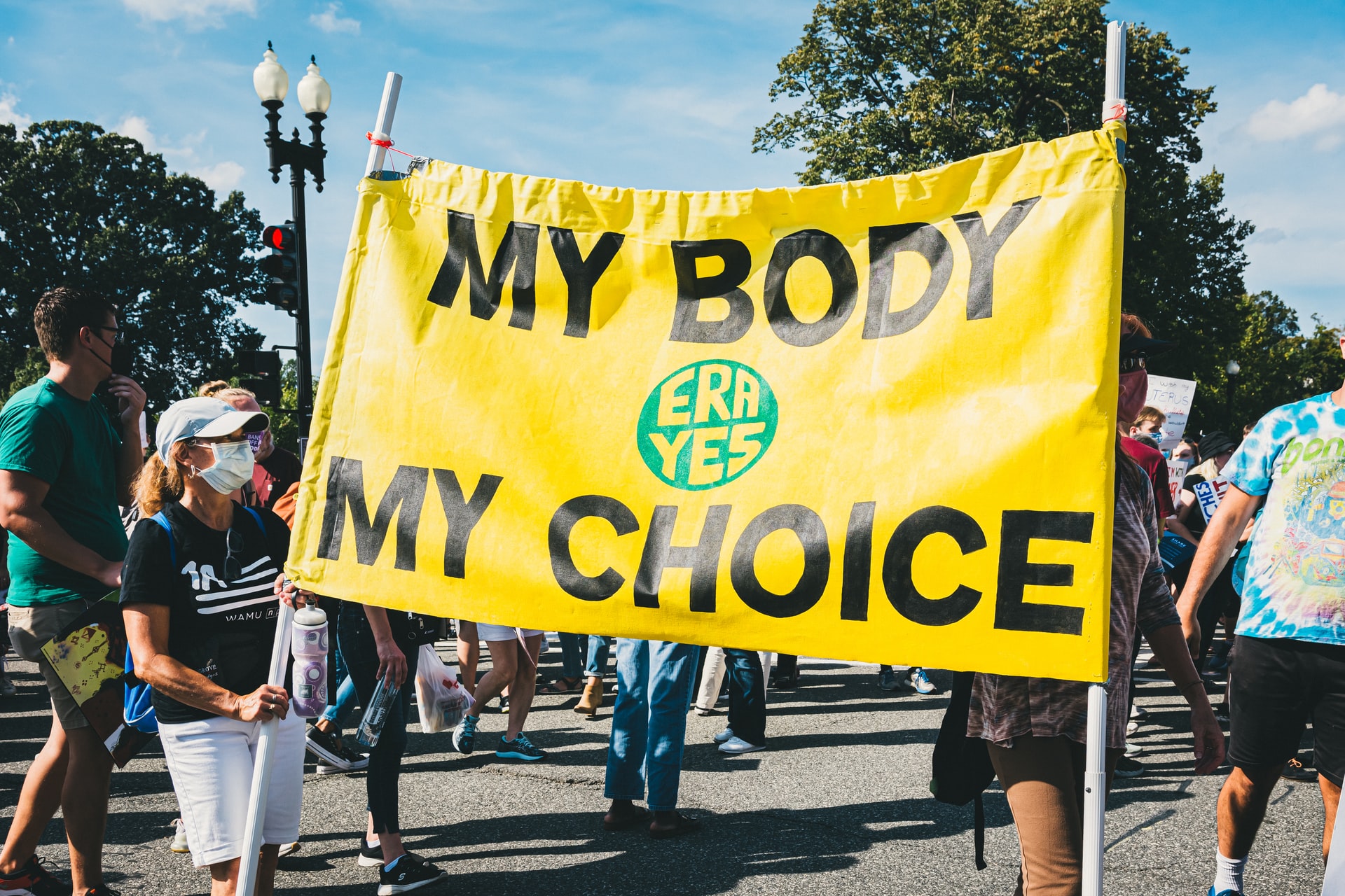 “Mi cuerpo, mi decisión”, dice una pancarta en una manifestación en Washington D.C. en octubre de 2021. Foto: UNsplash / Gayatri Malhotra