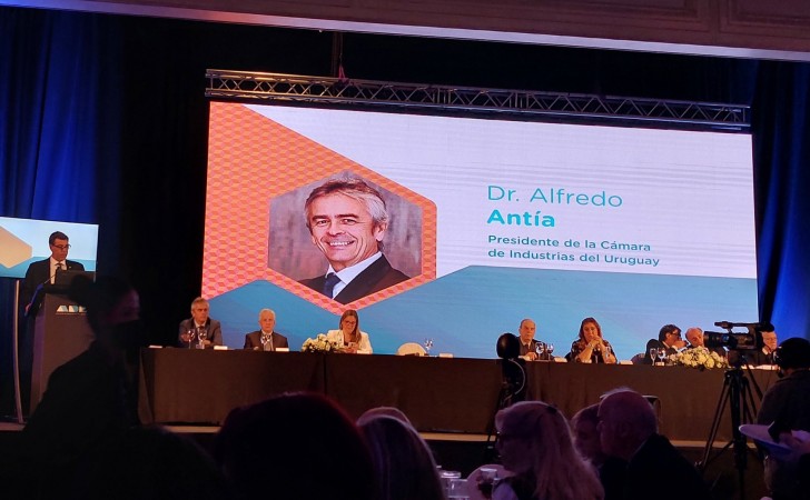 Alfredo Antía speaking at the ADM lunch.  Photo: Twitter / ADM Uruguay