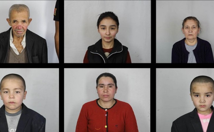 La policía de Xinjiang tiene miles de fotos de personas de la etnia uigur, incluyendo a niñas y niños. 