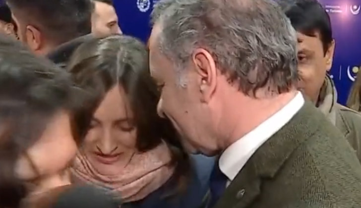 Delgado lashes out at a TV Ciudad journalist for an awkward question: "They send you, eh" Delgado at the moment when he questions the TV Ciudad journalist. Photo: Screenshot.