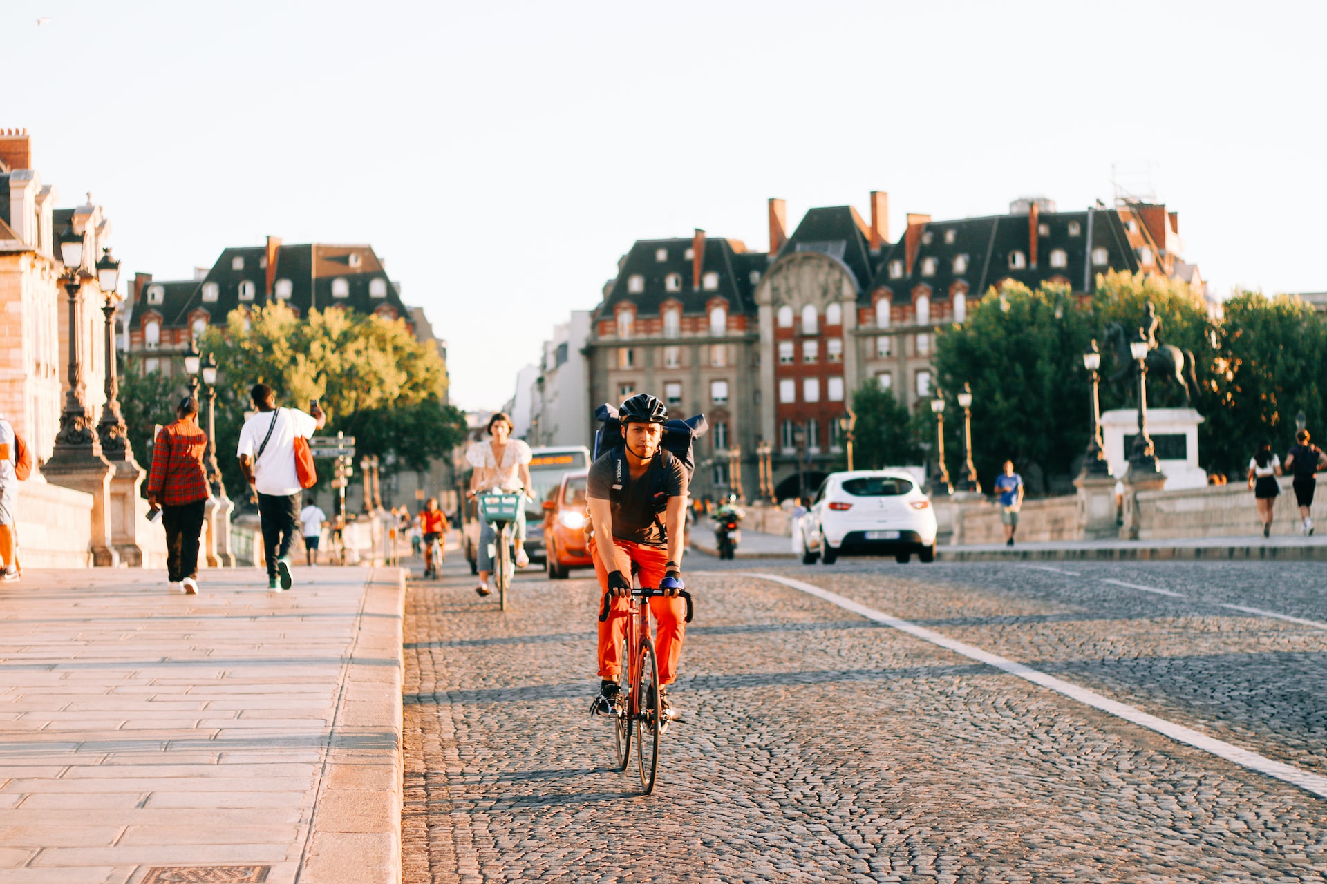 París tiene más de 750 kilómetros de ciclovías. Foto: UNsplash / Eddie Junior