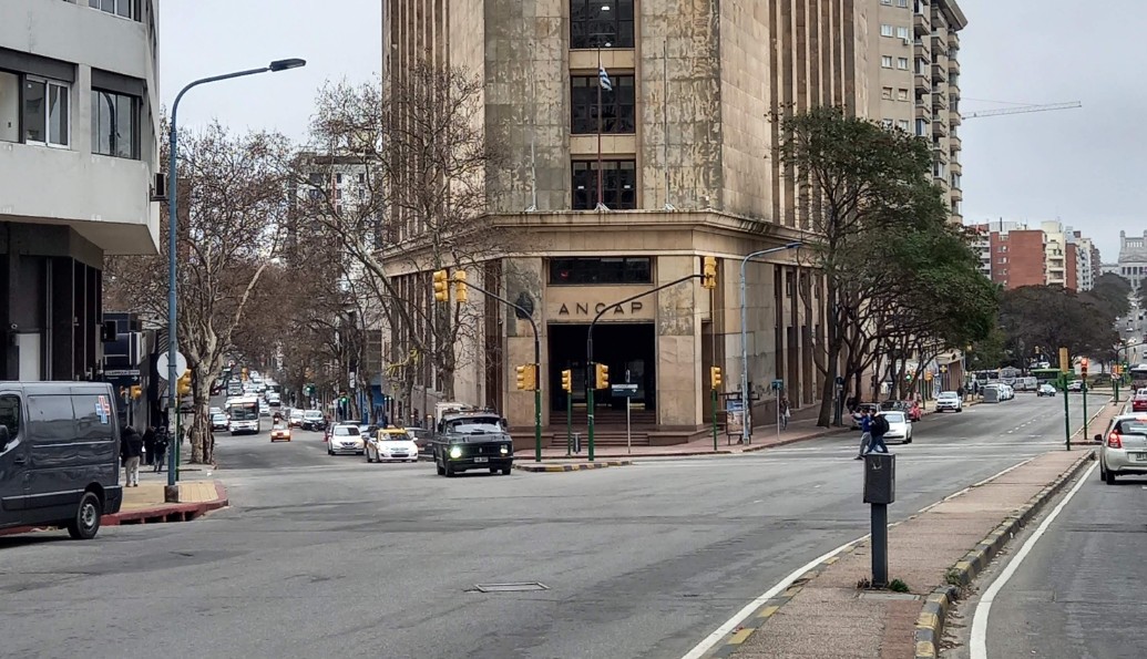 ANCAP building on Avenida del Libertador.  Photo: Google Maps