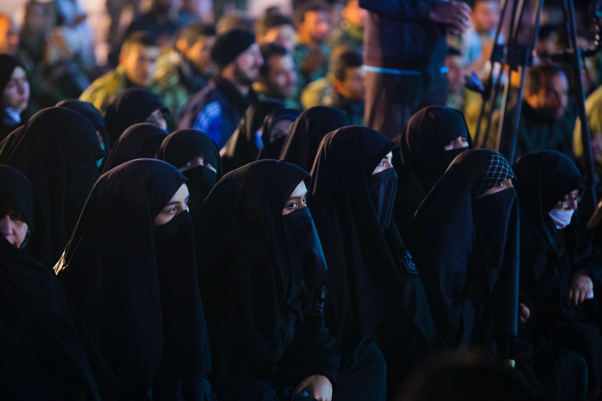 La niqab es un tipo de velo que cubre la cara y el cuello de una mujer, dejando solo una abertura para los ojos. Foto con fines ilustrativos: UNsplash