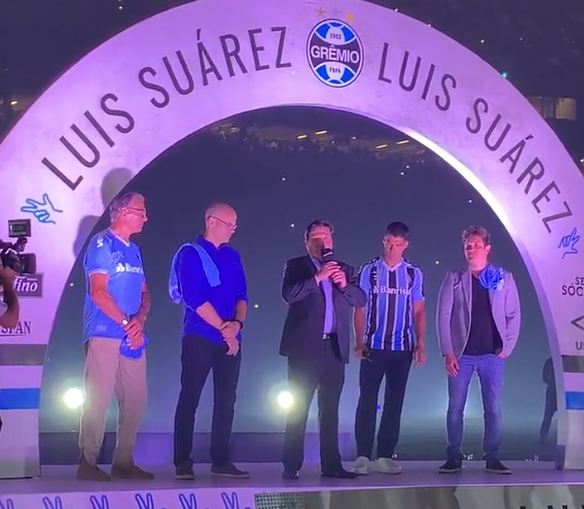 Luis Suárez fue presentado en el Gremio de Porto Alegre, Brasil. 