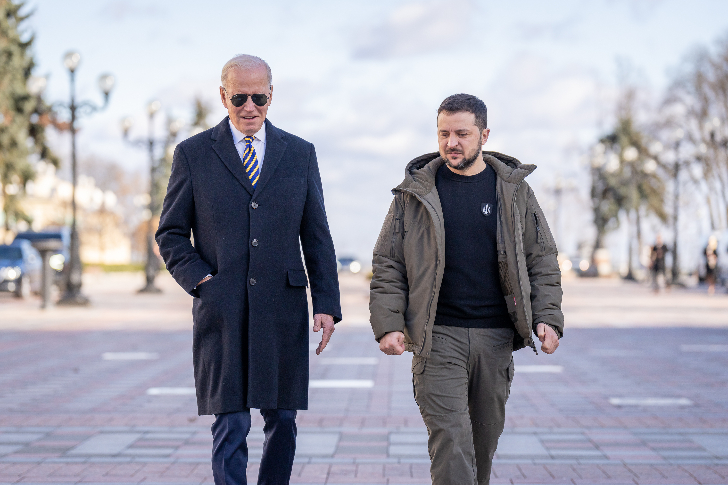 Joe Biden con Volodímir Zelenski en la sorpresiva visita a Ucrania. 