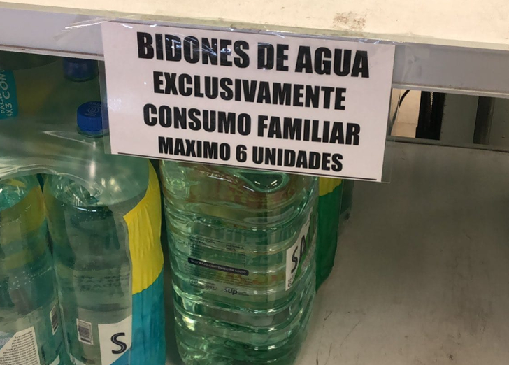 Se empezó a notar el racionamiento de agua en supermercados y kioscos en Montevideo y alrededores. 