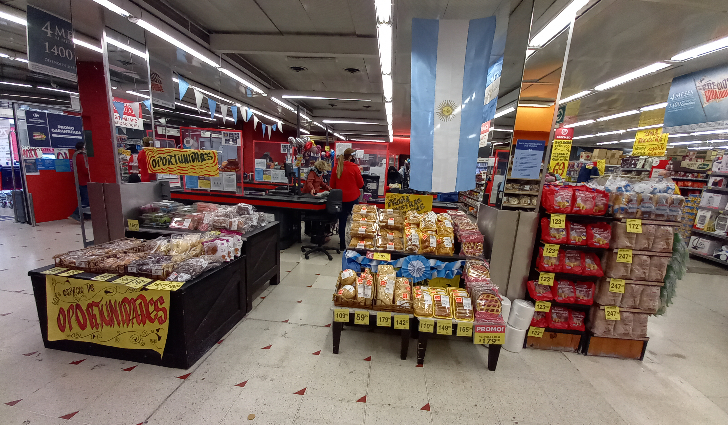 Un supermercado en Buenos Aires, Argentina. Foto de archivo