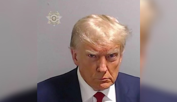 Esta es la foto policial (conocida en inglés como “mugshot”) de Donald Trump tomada en Georgia.
