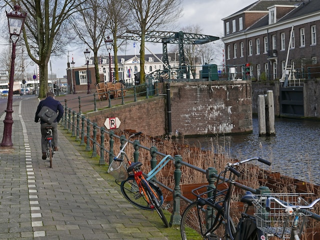 Ámsterdam es uno de los cascos urbanos con más desarrollo de infraestructura para ciclistas en el mundo. 
