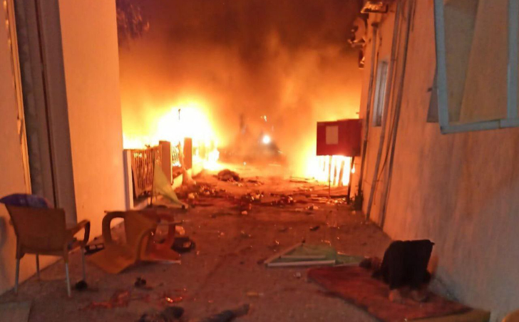Una de las imágenes menos gráficas del momento posterior al bombardeo al hospital, compartida por la agencia palestina de noticias Wafa
