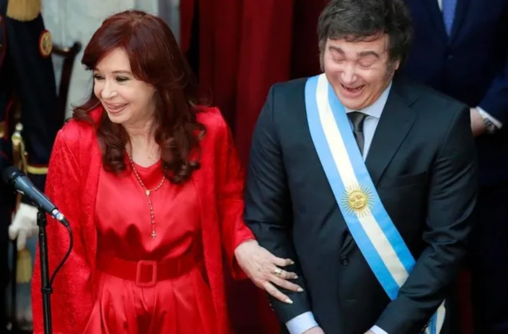 Cristina Fernández de Kirchner junto a Javier Milei, cuando fue confirmado como presidente en el Parlamento