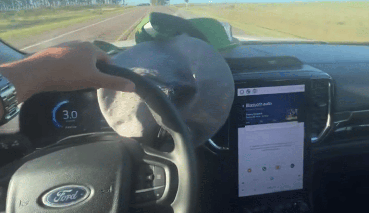 sebastian da silva celular al volante