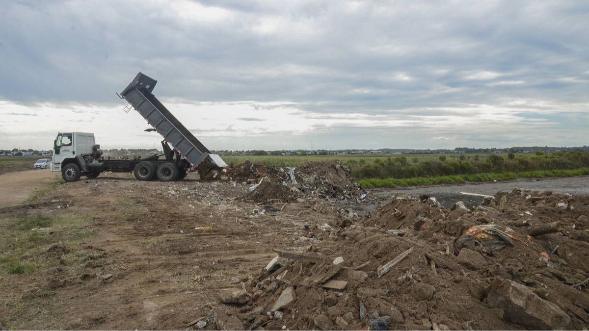 La Intendencia de Maldonado de Antía destruyó parte del humedal salino del arroyo Maldonado, y planeó construir una pista para picadas de motos y autos allí
