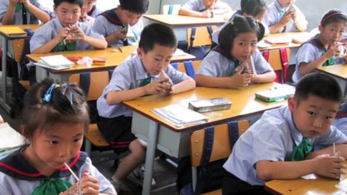 El gobierno chino establece un mecanismo de colaboración para formar estudiantes talentosos en inteligencia artificial, ampliando su educación en este ámbito.
