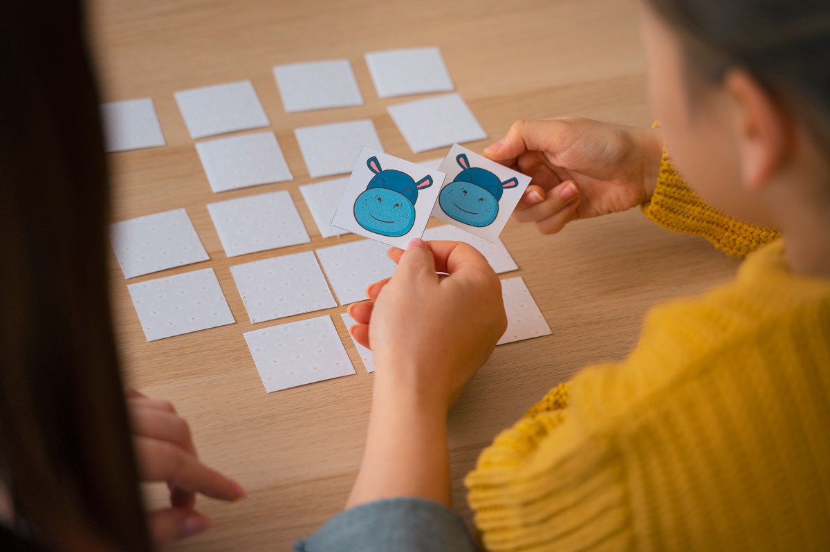El conocido juego para entrenar la memoria, con un diseño de figuras animales, es perfecto para divertirse y entrenar el cerebro con los más chicos.