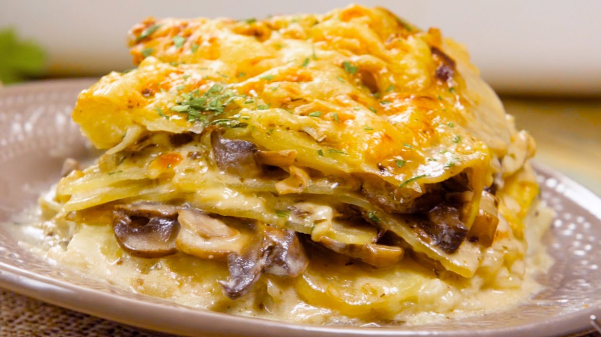 Gratén de champignones y papa al horno.