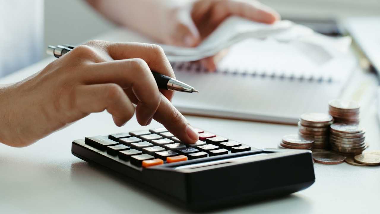 Descubre todas las ventajas de usar formularios precargados y asistencia digital para declarar impuestos como el IRPF y el IASS