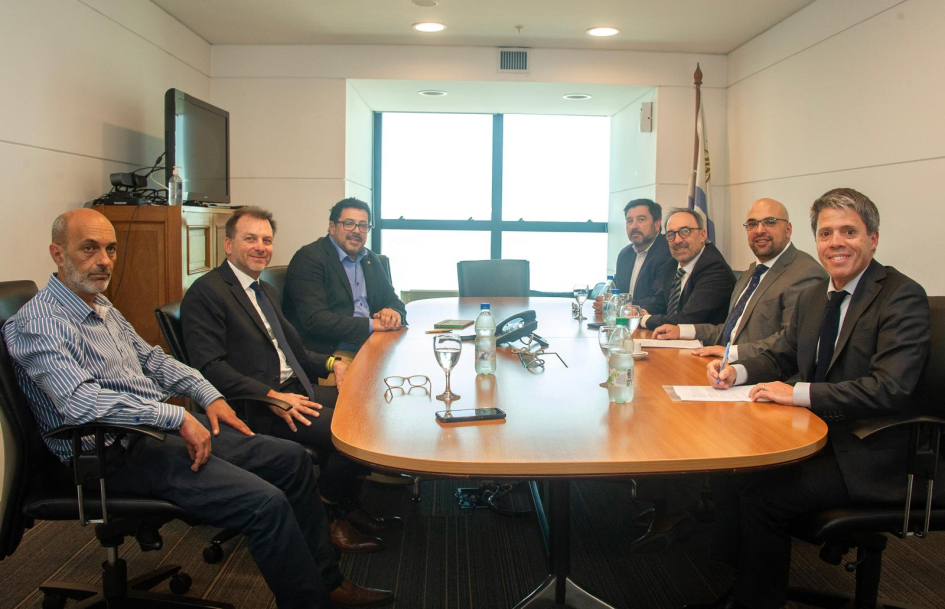 Gobierno y HIF firman memorando para planta de hidrógeno verde en Paysandú