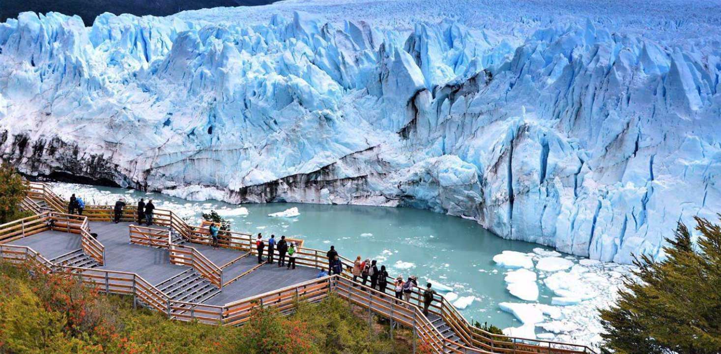 Paseo por el Glaciar Perito Moreno en Santa Cruz, Argentina.