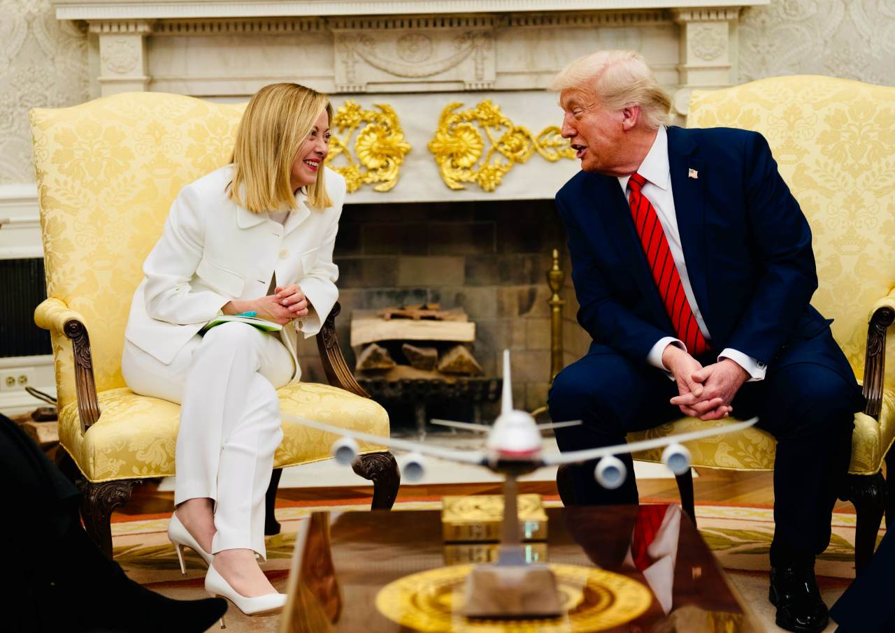 Foto de archivo de Giorgia Meloni visitando a Donald Trump en la Casa Blanca
