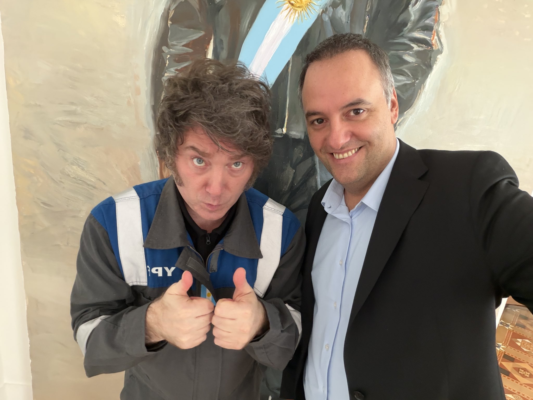 Javier Milei junto a Manuel Adorni en una foto de archivo