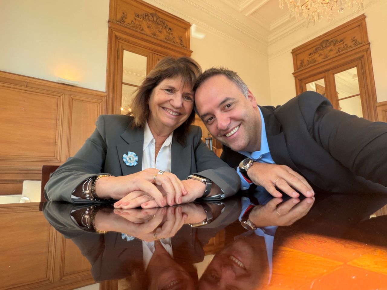 Manuel Adorni junto a Patricia Bullrich. Foto: X / madorni