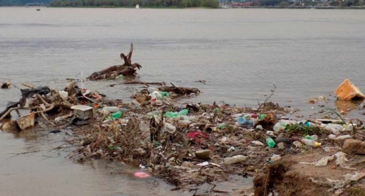 Contaminación en el río Paraná.