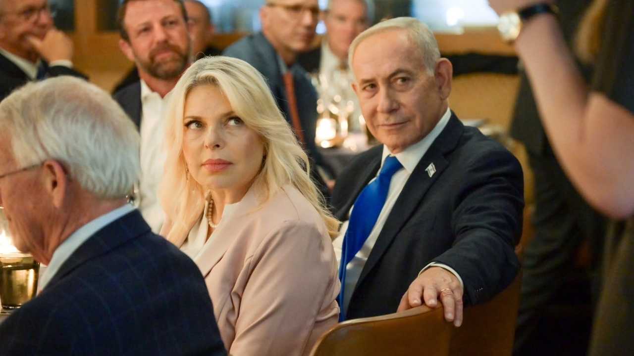 Benjamin Netanyahu junto a su esposa Sara. Foto: X / Netanyahu