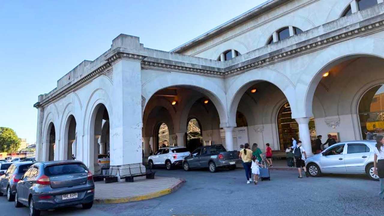 Pontón de Buquebus en el Puerto de Montevideo