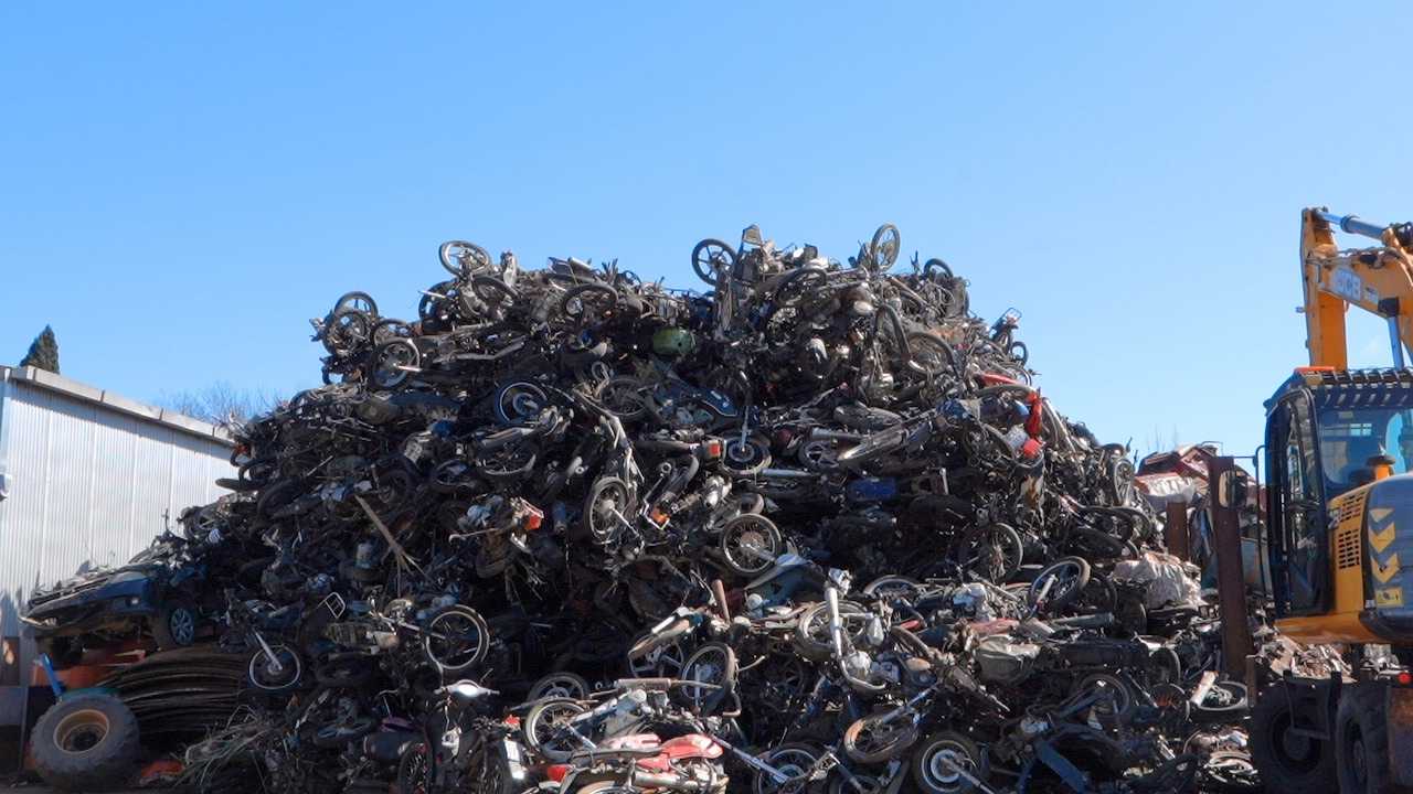 Decenas de miles de motocicletas no reclamadas serán recicladas. Foto: Ministerio del Interior