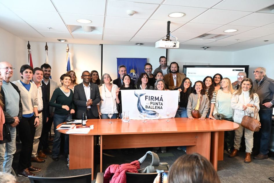 Organizaciones civiles presentaron formalmente la solicitud de incorporación al sistema de áreas protegidas nacional. Foto: Ministerio de Ambiente