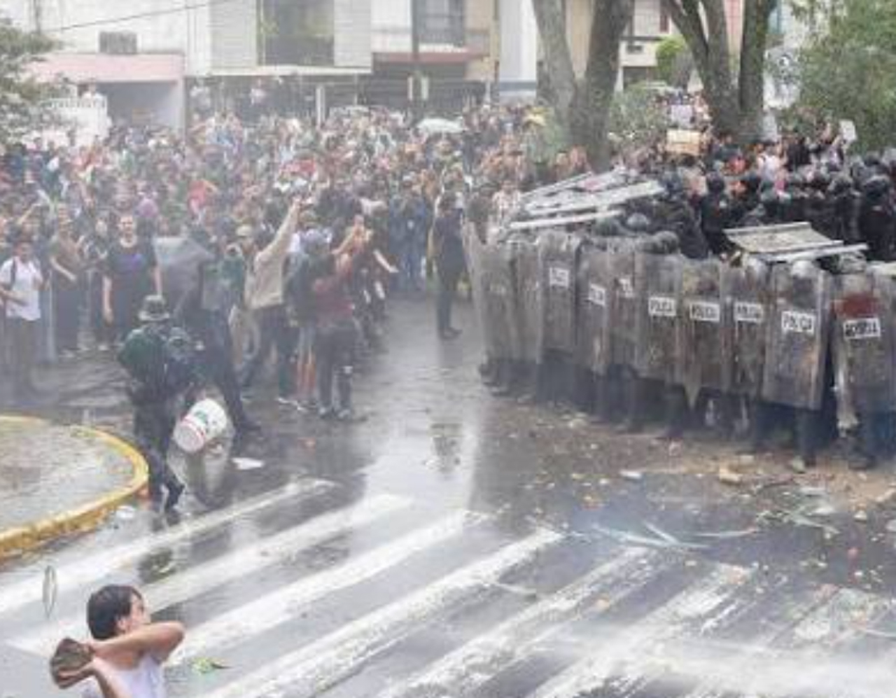 Imagen de redeso sociales de la represión en GUadalajara.